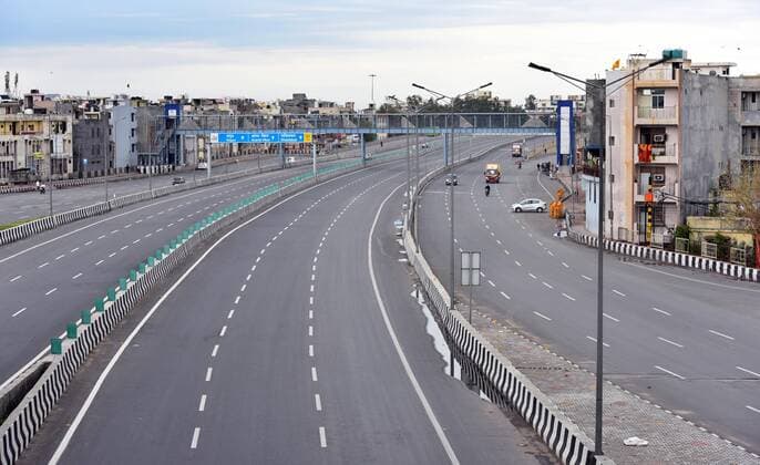 NEW DELHI, INDIA - MARCH 27: Deserted view of Delhi-Meerut highway during the third day of the national lockdown imposed by Prime Minister Narendra Modi to curb the spread of Coronavirus COVID-19 , on March 27, 2020 in New Delhi, India. (Photo by Raj K Raj Hindustan Times) India Goes Into 21 Day Lockdown Due To Coronavirus COVID-19