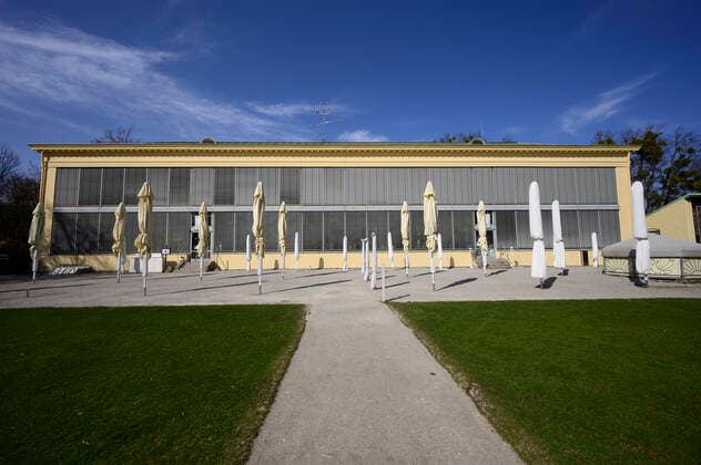 Cafe Palmenhaus im Schlosspark Nymphenburg - Ausgangsbeschränkung in Bayern wegen Corona Pandemie - Tag 4, München am 27.03.2020