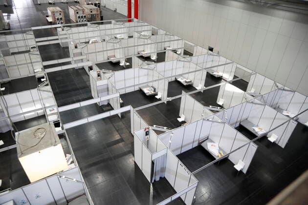 Coronavirus Sars-CoV-2 COVID-19 Krise:: Groß Lazarett in der Messe Wien Wien, 27.03.2020 Betreuungseinrichtung mit 880 Betten auf etwa 15.000 Quadratmeter in der Halle A Corona Corona-Virus CoV 2 Covid 19 Sars Virus Virusinfektion Österreich Wien Pandemie Krise Lazarett Betten, Kojen Wien Austria