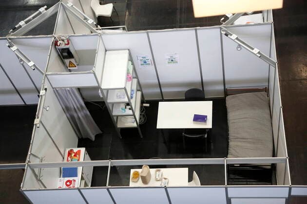 Coronavirus Sars-CoV-2 COVID-19 Krise:: Groß Lazarett in der Messe Wien Wien, 27.03.2020 Betreuungseinrichtung mit 880 Betten auf etwa 15.000 Quadratmeter in der Halle A Corona Corona-Virus CoV 2 Covid 19 Sars Virus Virusinfektion Österreich Wien Pandemie Krise Lazarett Betten, Kojen Wien Austria
