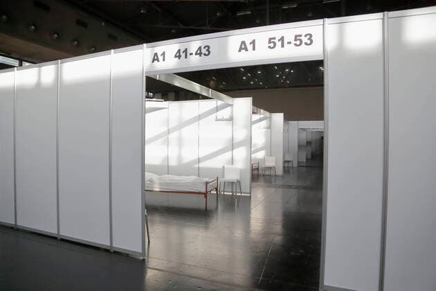 Coronavirus Sars-CoV-2 COVID-19 Krise:: Groß Lazarett in der Messe Wien Wien, 27.03.2020 Betreuungseinrichtung mit 880 Betten auf etwa 15.000 Quadratmeter in der Halle A Corona Corona-Virus CoV 2 Covid 19 Sars Virus Virusinfektion Österreich Wien Pandemie Krise Lazarett Betten, Kojen Wien Austria