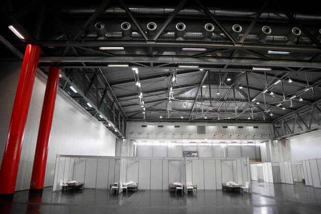 News Bilder des Tages Coronavirus Sars-CoV-2 COVID-19 Krise:: Groß Lazarett in der Messe Wien Wien, 27.03.2020 Betreuungseinrichtung mit 880 Betten auf etwa 15.000 Quadratmeter in der Halle A Corona Corona-Virus CoV 2 Covid 19 Sars Virus Virusinfektion Österreich Wien Pandemie Krise Lazarett Betten, Kojen Wien Austria