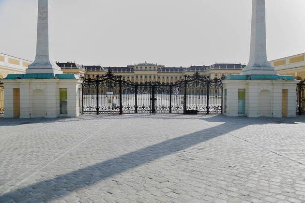 Coronavirus Sars-CoV-2 COVID-19:: Situation in Wien Wien, 27.03.2020 Gesperrtes Schloß Schönbrunn, Fremdenverkehr, Tourismus, Einbussen, Wirtschaft Wien Austria