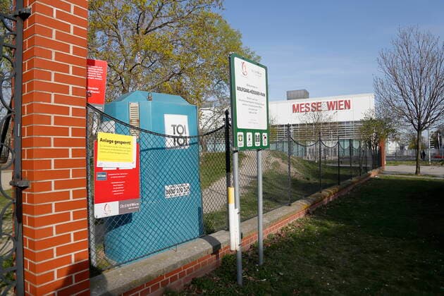 Coronavirus Sars-CoV-2 COVID-19:: Situation in Wien Wien, 27.03.2020 Gesperrter Wolfgang Kössner Park Wien Austria