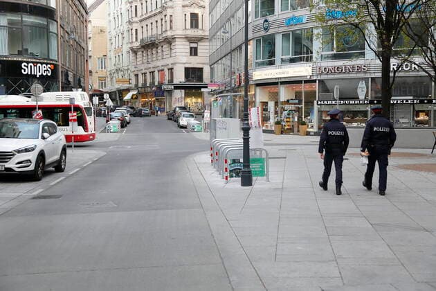 Coronavirus Sars-CoV-2 COVID-19:: Situation in Wien Wien, 27.03.2020 Polizei Polizisten auf Patrolie Wien Austria