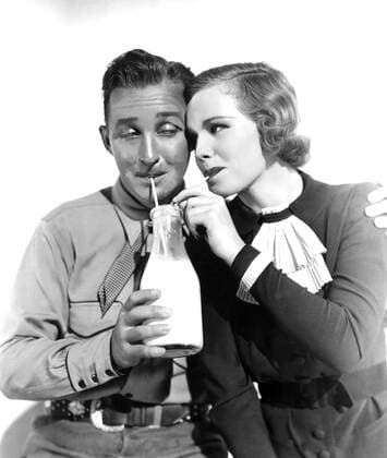 RHYTHM ON THE RANGE, Bing Crosby, Frances Farmer drinking milk together, 1936 Courtesy Everett Collection !ACHTUNG AUFNAHMEDATUM GESCHÃ„TZT! PUBLICATIONXNOTxINxCANxCHNxFRAxITAxJPNxNORxPOLxRUSxESPxUKxUSA Copyright: xCourtesyxEverettxCollectionx MBDRHON EC005