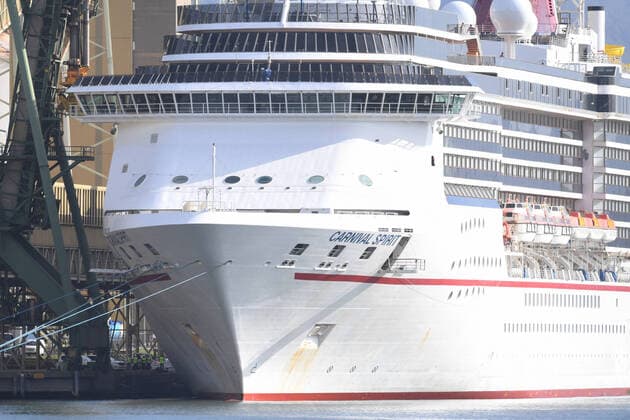 AUSTRALIA CORONAVIRUS COVID-19, The cruise ship Carnival Spirit docks at Port Kembla in Wollongong, Saturday, March 28, 2020. The Federal Government yesterday announced that any international travellers arriving in Australia will be quarantined in a hotel for 14 days before being allowed to return home. ( NO ARCHIVING, EDITORIAL USE ONLY, NO USE IN BOOKS WITHOUT CONSENT SYDNEY NSW AUSTRALIA  Copyright: xDEANxLEWINSx 20200328001460527446