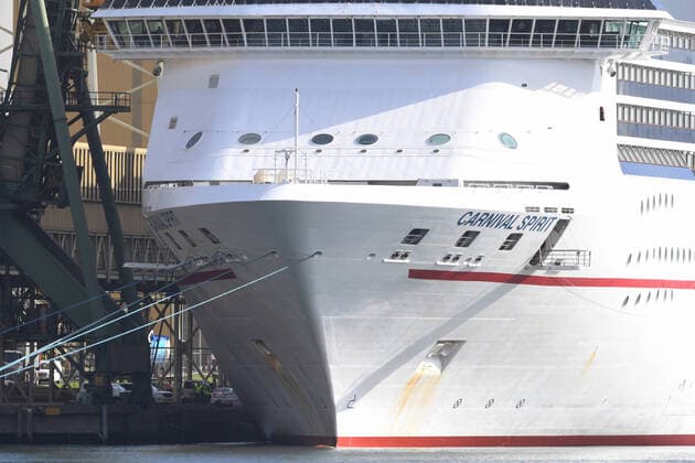 AUSTRALIA CORONAVIRUS COVID-19, The cruise ship Carnival Spirit docks at Port Kembla in Wollongong, Saturday, March 28, 2020. The Federal Government yesterday announced that any international travellers arriving in Australia will be quarantined in a hotel for 14 days before being allowed to return home. ( NO ARCHIVING, EDITORIAL USE ONLY, NO USE IN BOOKS WITHOUT CONSENT SYDNEY NSW AUSTRALIA  Copyright: xDEANxLEWINSx 20200328001460527616
