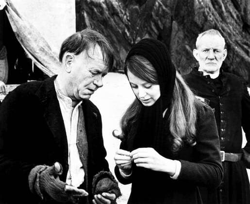 OSCARS. Bester Nebendarsteller. PreistrÃ¤ger 1971-1980 RYAN S DAUGHTER, from left, John Mills, Sarah Miles, Trevor Howard, 1970 Courtesy Everett Collection !ACHTUNG AUFNAHMEDATUM GESCHÃ„TZT! PUBLICATIONXNOTxINxCANxCHNxFRAxITAxJPNxNORxPOLxRUSxESPxUKxUSA Copyright: xCourtesyxEverettxCollectionx MBDRYDA EC044
