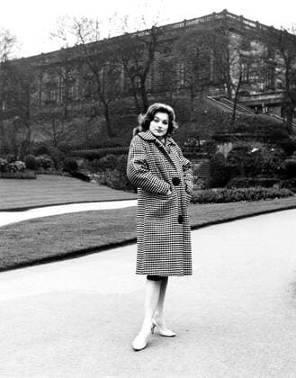 SATURDAY NIGHT AND SUNDAY MORNING, Shirley Anne Field, on location, 1960 !ACHTUNG AUFNAHMEDATUM GESCHÃ„TZT! PUBLICATIONXNOTxINxCANxCHNxFRAxITAxJPNxNORxPOLxRUSxESPxUKxUSA Copyright: xCourtesyxEverettxCollectionx MBDSANI EC068