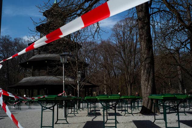 Corona Krise, Innenstadt, menschenleer, Muenchen.27.03.2020 Im Bild: Chinesischer Turm, Englischer Garten Martin Hangen hangenfoto