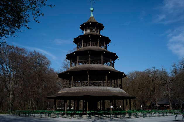 Corona Krise, Innenstadt, menschenleer, Muenchen.27.03.2020 Im Bild: Chinesischer Turm, Englischer Garten Martin Hangen hangenfoto