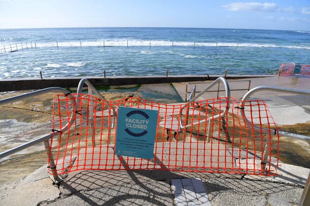 AUSTRALIA CORONAVIRUS COVID-19, The closed ocean pool at Cronulla Beach as the 500 person max gathering law takes place in Sydney, Saturday, March 28, 2020. ( NO ARCHIVING, EDITORIAL USE ONLY, NO USE IN BOOKS WITHOUT CONSENT SYDNEY NSW AUSTRALIA  Copyright: xSIMONxBULLARDx 20200328001460535730