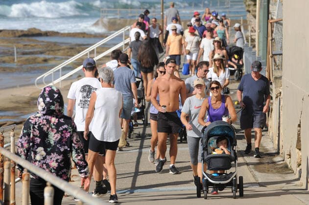 AUSTRALIA CORONAVIRUS COVID-19, A crowded promenade from Cronulla Beach towards Nth Cronulla as the 500 person max gathering law takes place in Sydney, Saturday, March 28, 2020. ( NO ARCHIVING, EDITORIAL USE ONLY, NO USE IN BOOKS WITHOUT CONSENT SYDNEY NSW AUSTRALIA  Copyright: xSIMONxBULLARDx 20200328001460535763