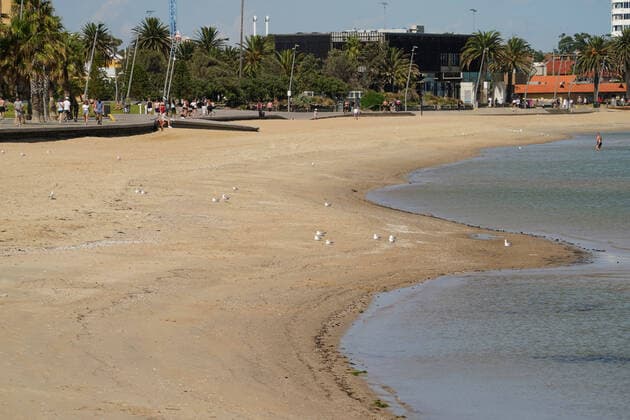 AUSTRALIA CORONAVIRUS COVID-19, A general view of an empty St Kilda Beach in Melbourne, Saturday, March 28, 2020. Port Phillip City Council has clamped down on large groups accessing all of its beaches including the popular St Kilda Beach. A shutdown of non-essential services is in effect Australia wide in a bid to slow the spread of the coronavirus (COVID-19) disease. ( NO ARCHIVING, EDITORIAL USE ONLY, NO USE IN BOOKS WITHOUT CONSENT MELBOURNE VIC AUSTRALIA  Copyright: xSCOTTxBARBOURx 20200328001460557530