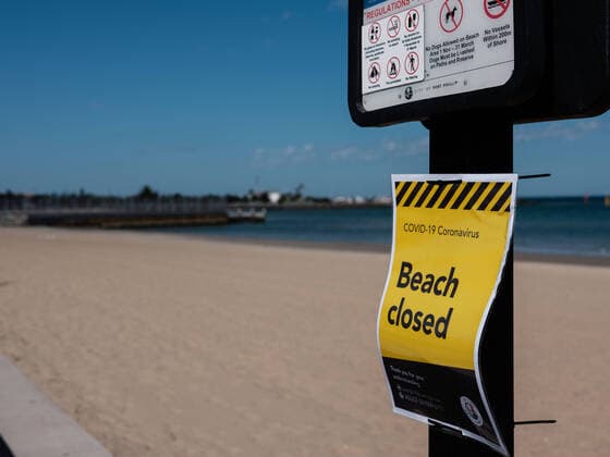 March 28, 2020, Melbourne, Victoria, Australia: Authorities in Melbourne, Australia have closed the metropolitan beaches to ensure social distancing to limit the spread of Covid-19 Coronavirus after the public ignored the rules the day before. Melbourne Australia - ZUMAl303 20200328_zaf_l303_003 Copyright: xSydneyxLowx