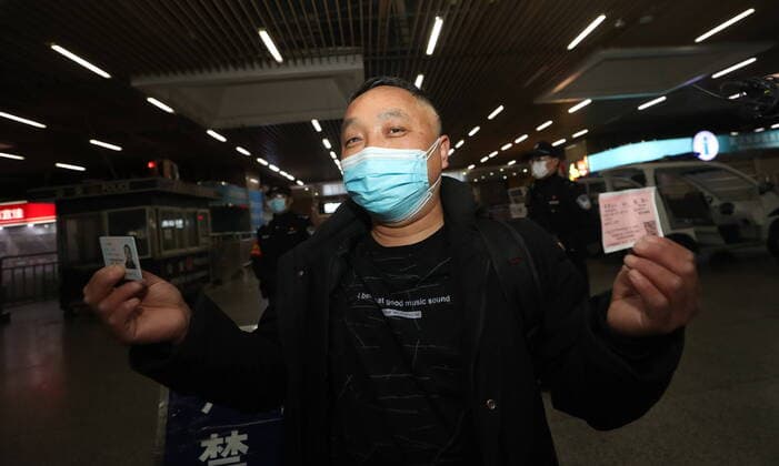 (200328) -- WUHAN, March 28, 2020 -- A passenger shows his identity card and ticket in Wuchang Railway Station in Wuhan, central China s Hubei Province, March 28, 2020. Inbound trains started arriving in Wuhan s 17 train stations on Saturday. (Photo by Xinhua) CHINA-WUHAN-RAILWAY-INBOUND SERVICE-RESUMPTION (CN) KexHao 