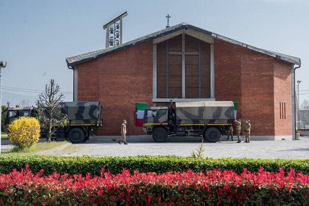 Seriate. Bergamo. Army medical staff clears the coffins in the church of San Giuseppe in Seriate and transports them with the use of five Army trucks killed by COVID19 Coronavirus (Carlo Cozzoli Fotogramma, Seriate - 2020-03-28) p.s. la foto e utilizzabile nel rispetto del contesto in cui e stata scattata, e senza intento diffamatorio del decoro delle persone rappresentate  Copyright: xCarloxCozzolix xFOTOGRAMMAx