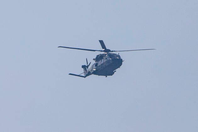 28.03.2020, NRW , Essen , 2 Corona - Patienten aus Frankreich werden gegen 11.30 Uhr mit einem Militär - Hubschrauber aus Metz auf den Flughafen Essen-Mülheim geflogen und von dort aus in das Uniklinikum in Essen transportiert.