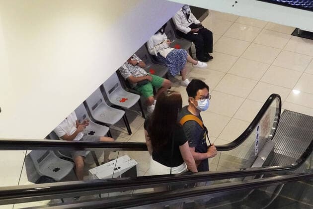 (200328) -- SINGAPORE, March 28, 2020 (Xinhua) -- A shopping mall implements social distancing measures by marking seats with cross in Singapore Bugis area on March 28, 2020. (Photo by Then Chih Wey Xinhua) SINGAPORE-COVID-19-SOCIAL DISTANCING 