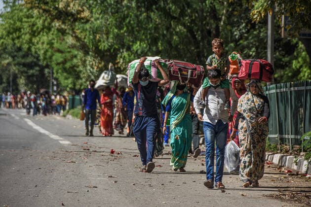 March 28, 2020, Delhi, India: Migrant workers and their families walk along a road during the lock down imposed due to coronavirus outbreak. Delhi India - ZUMAs197 20200328_zaa_s197_035 Copyright: xAjayxKumarx