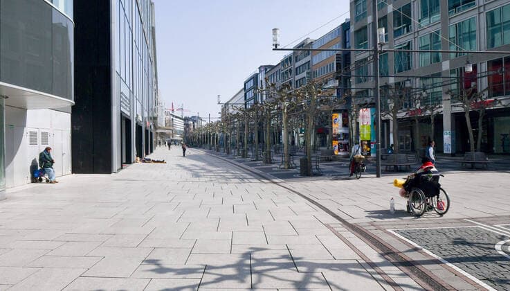 28.03.2020, xblx, Frankfurt am Tag 6 des Kontaktverbots, nur wenige Menschen auf der Zeil Frankfurt am Main