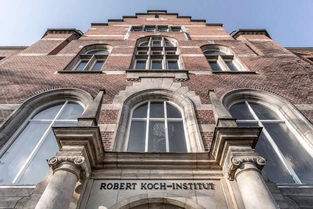 Robert Koch Institut Haputeingang Nordufer in Berlin Wedding. Robert Koch Institut Wedding, Haupteingang Nordufer in Berlin-Wedding . Deutsche Bundesoberbehörde für Infektionskrankheiten und nicht übertragbare Krankheiten