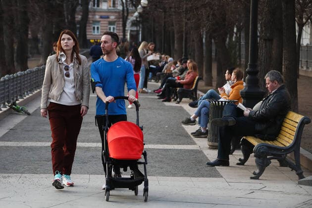 MOSCOW, RUSSIA - MARCH 28, 2020: Citizens enjoy a walk in central Moscow amid the ongoing COVID-19 pandemic. Valery Sharifulin TASS  TS0D3B73