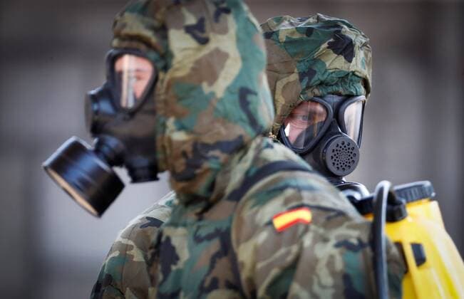 Members of the Spanish Army s Military Emergency Unit (UME) work on the disinfection of Irun s railway station, in Irun, Basque Country Spain, 28 March 2020. Spain faces the 14th consecutive day of national lockdown in an effort to slow down the spread of the pandemic COVID-19 disease caused by the SARS-CoV-2 coronavirus. Coronavirus in Spain !ACHTUNG: NUR REDAKTIONELLE NUTZUNG!  Copyright: xJavierxEtxezarretax GRAFCAV3991 20200328-637210118649889924