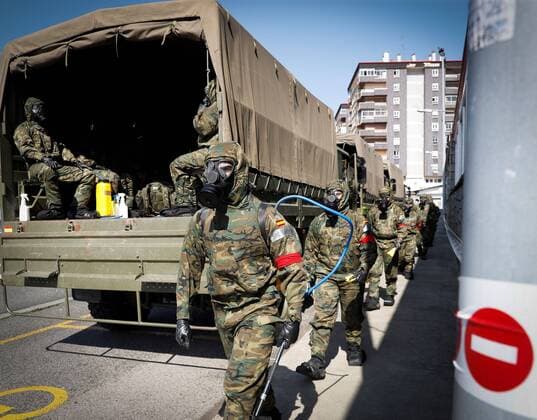 Members of the Spanish Army s Military Emergency Unit (UME) work on the disinfection of Irun s railway station, in Irun, Basque Country Spain, 28 March 2020. Spain faces the 14th consecutive day of national lockdown in an effort to slow down the spread of the pandemic COVID-19 disease caused by the SARS-CoV-2 coronavirus. Coronavirus in Spain !ACHTUNG: NUR REDAKTIONELLE NUTZUNG!  Copyright: xJavierxEtxezarretax GRAFCAV3985 20200328-637210119285058634