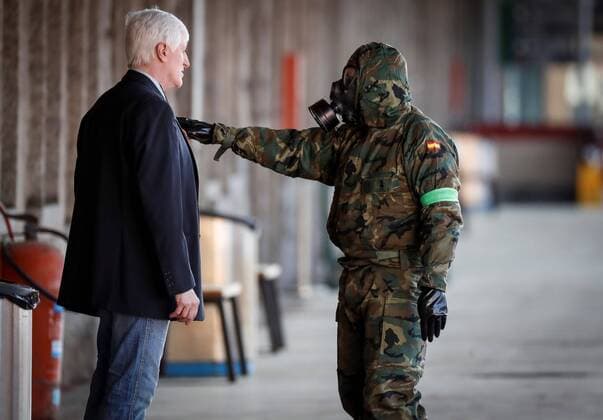 Members of the Spanish Army s Military Emergency Unit (UME) work on the disinfection of Irun s railway station, in Irun, Basque Country Spain, 28 March 2020. Spain faces the 14th consecutive day of national lockdown in an effort to slow down the spread of the pandemic COVID-19 disease caused by the SARS-CoV-2 coronavirus. Coronavirus in Spain !ACHTUNG: NUR REDAKTIONELLE NUTZUNG!  Copyright: xJavierxEtxezarretax GRAFCAV3988 20200328-637210119299590101