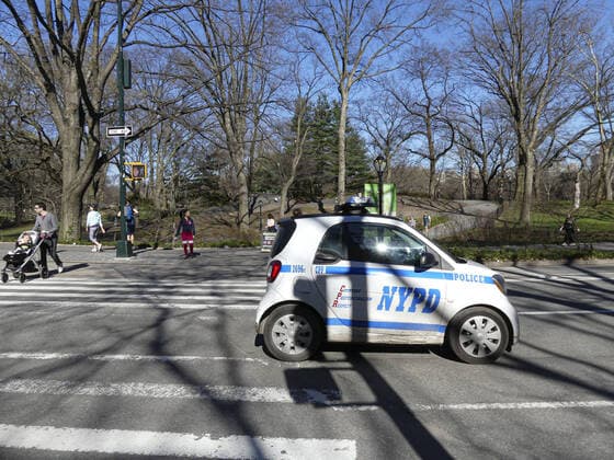 March 28, 2020, International, New York,USA: (NEW) COVID-19- Movement at Central Park. March 28,2020,New York,USA:Movement of people at Central Park, this Saturday morning (28). Even with the coronavirus pandemic, there is a lot of movement at the Park...Credit: Thenews2 International - ZUMAn293 20200328_znp_n293_010 Copyright: xJuliaxMineevax