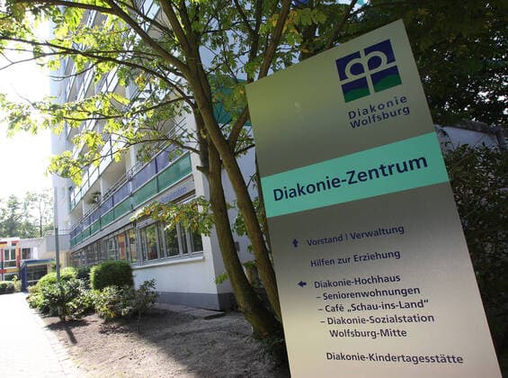 Archivfoto, aufgenommen 2014 Seniorenheim Hanns-Lilje der Diakonie in Wolfsburg, es ist der Hotspot der Corona-Epidemie in Wolfsburg. 12 Tote Diakonie Wolfsburg Logo, Hinweisschild, Vorstand, Verwaltung, usw.... Wolfsburg