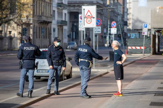 Milan, Coronavirus Covid 2019 emergency, police checks in Corso Venezia to enforce the strict quarantine provisions (Massimo Alberico Fotogramma, Milan - 2020-03-28) p.s. la foto e utilizzabile nel rispetto del contesto in cui e stata scattata, e senza intento diffamatorio del decoro delle persone rappresentate  Copyright: xMassimoxAlbericox xFOTOGRAMMAx