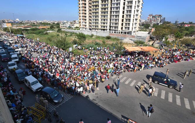 NEW DELHI, INDIA - MARCH 28: Migrants workers heading towards their home were assembled by police personnel at National Highway 24 (Delhi- UP border) on Day 4 of the 21 day nationwide lockdown -- to check the spread of coronavirus, on March 28, 2020 in New Delhi, India. (Photo by Ajay Aggarwal Hindustan Times ) Coronavirus Update: Amid Lockdown, A Sea Of Migrants In Delhi-NCR Try To Find Their Way Back Home