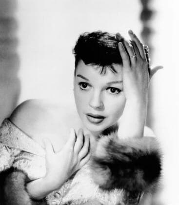 A STAR IS BORN, Judy Garland, 1954 Courtesy Everett Collection !ACHTUNG AUFNAHMEDATUM GESCHÃ„TZT! PUBLICATIONXNOTxINxCANxCHNxFRAxITAxJPNxNORxPOLxRUSxESPxUKxUSA Copyright: xCourtesyxEverettxCollectionx MBDSTIS EC086