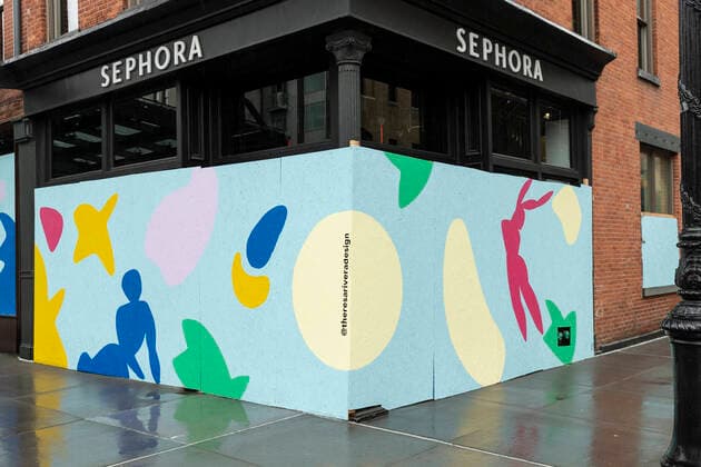 Sightseeing in New York City in times of COVID-19 Some high end stores like Sephora on 9th Avenue boarding up with plywood windows and entrances to prevent looting in Manhattan New York New York United States Copyright: LevxRadin