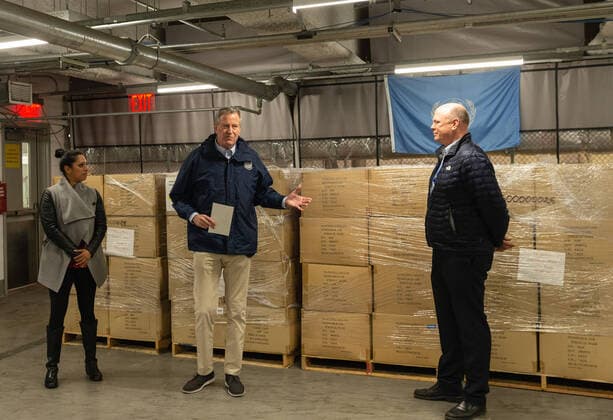 March 28, 2020, New York, NY, USA: United Nations, New York, USA, March 28, 2020 - Mayor Bill de Blasio along with Penny Abeywardena NY Commissioner for International Affairs and James (Jimmy) Hynes, Supervisor Material Management Team for UN pick up a Donation of 250,000 Face Masks Being Given by the United Nations and the U.S. Mission to the UN today at the UN Headquarters in New York..Photo: EuropaNewswire..PHOTO CREDIT MANDATORY. New York USA - ZUMAra1_ 20200328_zap_ra1_001 Copyright: xLuizxRampelottox