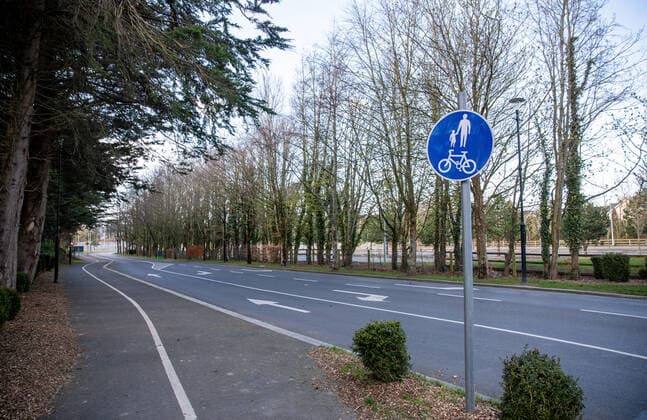 (200328) -- DUBLIN, March 28, 2020 (Xinhua) -- An empty road is seen in Dublin, Ireland, on March 28, 2020. A total of 14 patients diagnosed with COVID-19 died in Ireland on Saturday. Another 294 new cases of COVID-19 were also confirmed in Ireland on Saturday, bringing the total number to 2,415. The Irish government on Friday issued a stay-at-home order, demanding all the people in the country not to leave their homes except in special circumstances. (Xinhua) IRELAND-DUBLIN-COVID-19-RESTRICTIONS 
