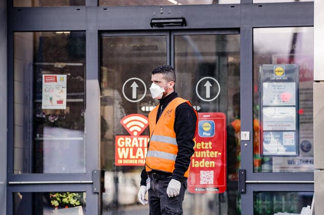 (200329) -- BERLIN, March 29, 2020 (Xinhua) -- A security member of a supermarket is seen wearing a face mask in Berlin, capital of Germany, March 28, 2020. (Photo by Binh Truong Xinhua) GERMANY-BERLIN-COVID-19-DAILY LIFE 