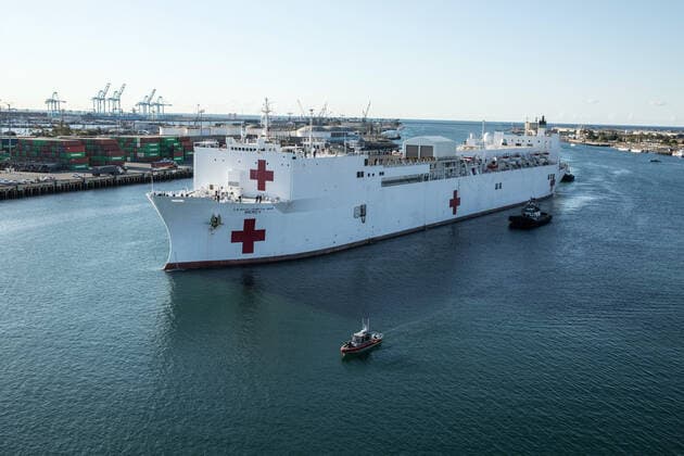 March 27, 2020, Los Angeles, California, United States Of America: LOS ANGELES, CA - MARCH 27: The Military Sealift Command hospital ship USNS Mercy (T-AH 19) arrives in Los Angeles, Calif., March 27, 2020. Mercy deployed in support of the nations COVID-19 response efforts, and will serve as a referral hospital for non-COVID-19 patients currently admitted to shore-based hospitals. This allows shore base hospitals to focus their efforts on COVID-19 cases. One of the Department of Defenses missions is Defense Support of Civil Authorities. DOD is supporting the Federal Emergency Management Agency, the lead federal agency, as well as state, local and public health authorities in helping protect the health and safety of the American people on March 27, 2020 in Los Angeles, California..People: USNS Mercy Los Angeles United States Of Amer - ZUMAn287 20200327_zaa_n287_004 Copyright: xSMGx