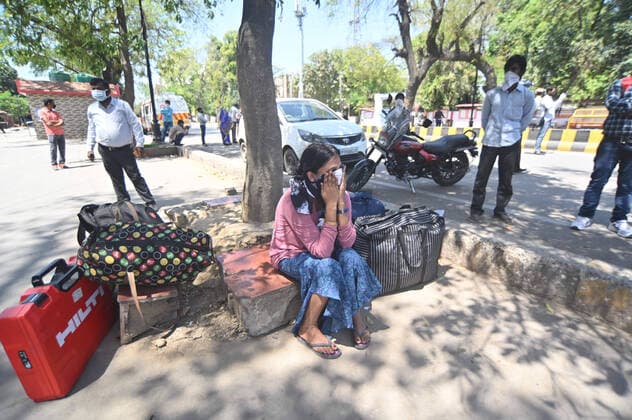 March 29, 2020, Prayagraj, Uttar Pradesh, India: Prayagraj: People wait for vehicles during Nationwide Lockdown in wake of Corona Virus pandemic in Prayagraj (Allahabad) on Sunday, March 29, 2020. Prayagraj India - ZUMAv115 20200329_zap_v115_006 Copyright: xPrabhatxKumarxVermax