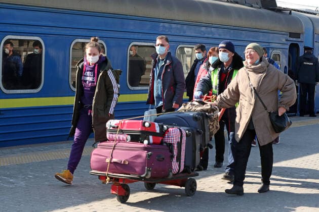ATTENTION EDITORS! WRONG LOCATION GIVEN AT THE BEGINNING OF CAPTIONS FOR TASS IMAGES ID TS0D3A7F; TS0D3A7D; TS0D3A7C; TS0D3A7B; TS0D3A7A, DATED 28 MARCH 2020, TITLED Russia repatriates its citizens from Ukraine amid COVID-19 pandemic , BY VLADIMIR GERDO. THE PICTURES SHOW A TRAIN STATION IN MOSCOW, NOT KIEV. EXAMPLE OF CORRECTED CAPTION FOLLOWS: MOSCOW, RUSSIA - MARCH 28, 2020: People in face masks push a luggage trolley at Moscow s Kiyevsky Railway Station after the arrival of a special train which took Russian citizens from Kiev, Ukraine. Russia and Ukraine have agreed a deal to briefly resume train connection between the two countries to repatriate their citizens in connection with the pandemic of the novel coronavirus (COVID-19). The special train with Russian citizens left Kiev on 27 March. On its return journey, the train will ta  X0001182