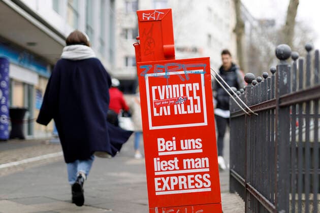 Ein Zeitungsautomat der Boulevard-Zeitung Kölner Express auf den Kölner Ringen. Köln, 29.03.2020