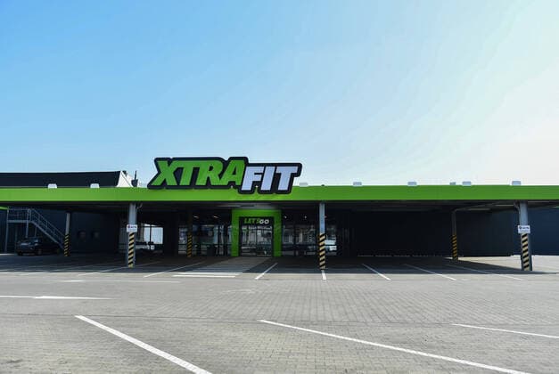 XTRA Fit mit leerem Parkplatz, Corona Auswirkung in NRW, Krefeld, 28.03.2020, Krefeld Nordrhein-Westfalen Deutschland