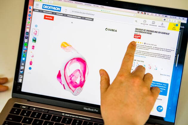 Illustration picture shows someone making online shopping on Decathlon sports supermarket with the snorkelling mask easybreath model which is used as protection and even with some adaptations as respirators in hospitals, Sunday 29 March 2020. The measures announced on March 18th by the National Security Council to avoid the spread of the Covid-19 will remain two weeks longer untill April 19th.  JASPERxJACOBS 2492519