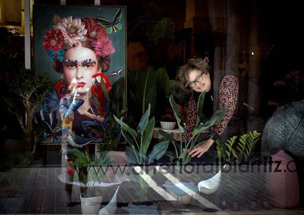 A woman works in a flower shop in Pamplona, Spain on 29 March 2020. Spain faces the 15th consecutive day of national lockdown in an effort to slow down the spread of the pandemic COVID-19 disease caused by the SARS-CoV-2 coronavirus. Coronavirus in Spain !ACHTUNG: NUR REDAKTIONELLE NUTZUNG!  Copyright: xVillarxLopezx GRAF3061 20200329-637210884604636282