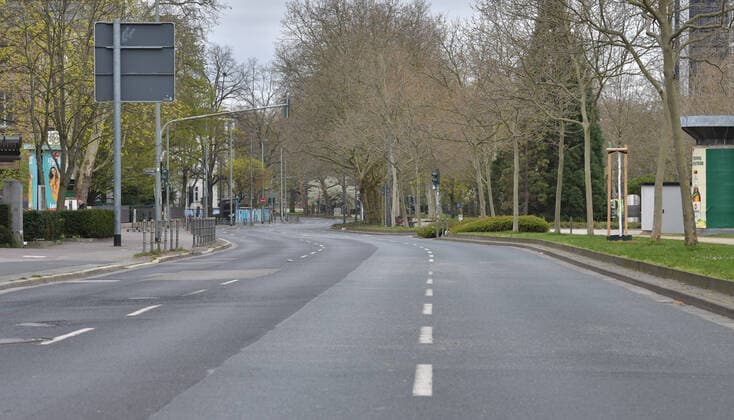 29.03.2020, xblx, Frankfurt am Tag 7 des Kontaktverbots, Strassen beinahe wie leergefegt, emwirt, Senckenberganlage, Frankfurt am Main