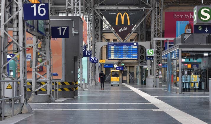 29.03.2020, xblx, Frankfurt am Tag 7 des Kontaktverbots, kaum Menschen im Hauptbahnhof Frankfurt am Main