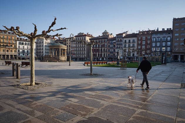 March 29, 2020, Pamplona, NAVARRA, SPAIN: Empty streets of Pamplona at the end of the second week after the Government declared the state of alarm in Spain and recommended people to stay at home to fight coronavirus COVID-19 on March 29, 2020 in Valdemoro, Madrid, Spain Pamplona SPAIN - ZUMAa181 20200329_zaa_a181_002 Copyright: xEduardoxSanzx